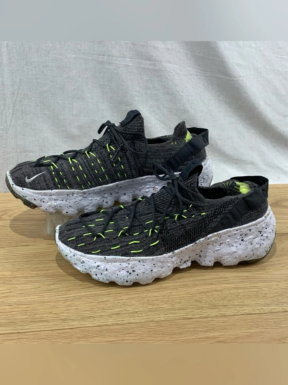 Nike Space Hippie 04 Men’s Size 10.5 Black Volt White Athletic Shoes